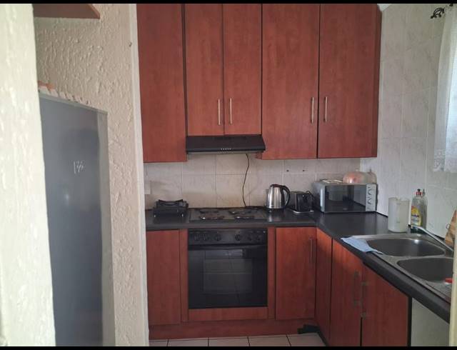 2 BEDROOM TOWNHOUSE FOR SALE IN MULBARTON
